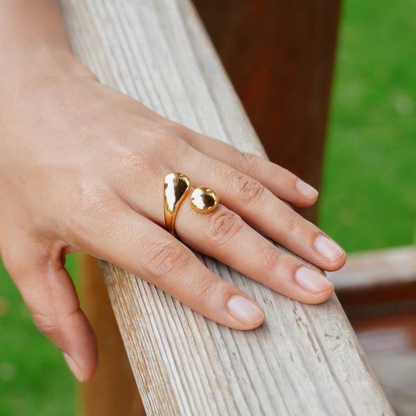 The Gold Hug Ring