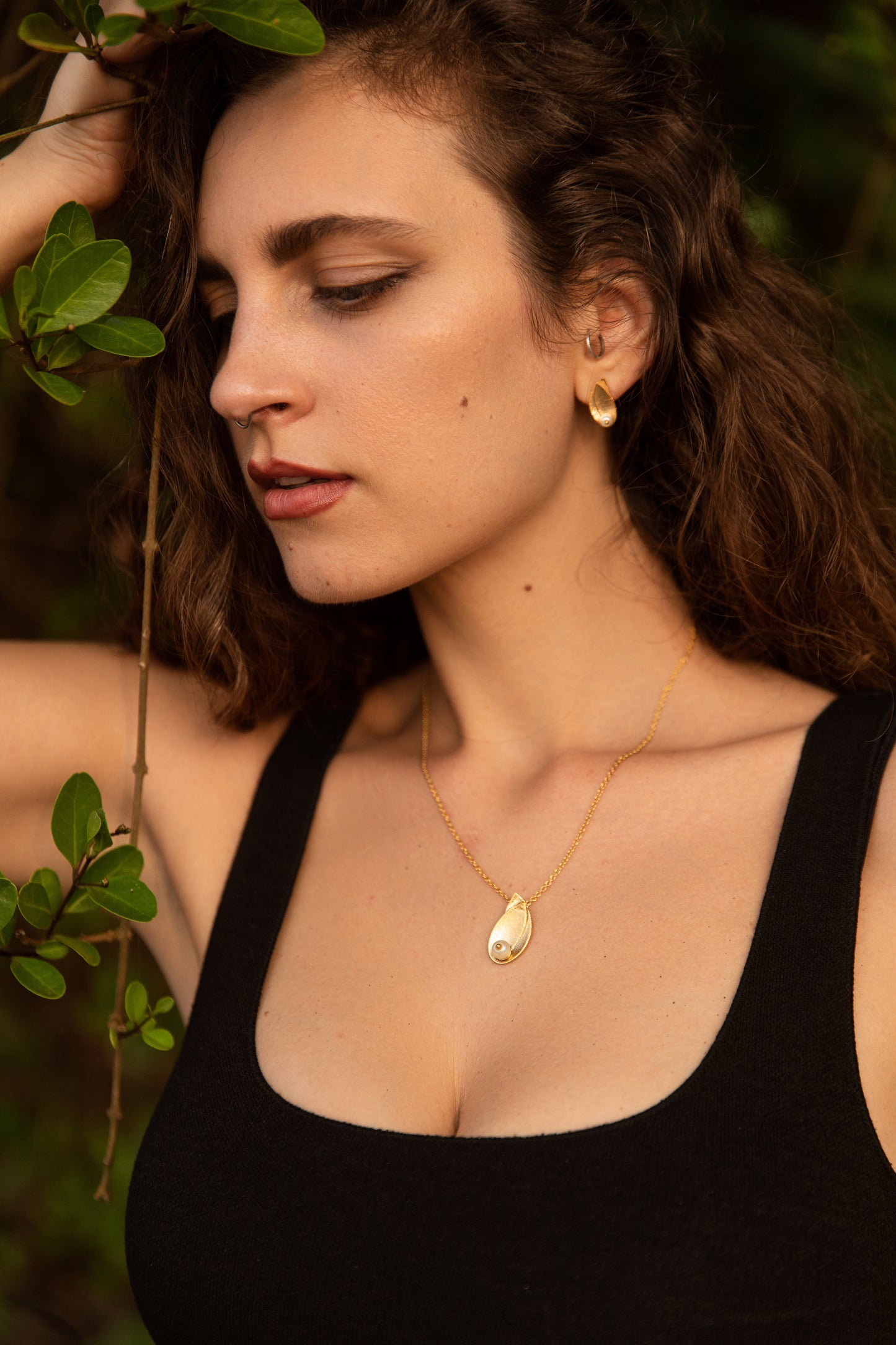 The Gold Pearl Leaf Pendant Necklace