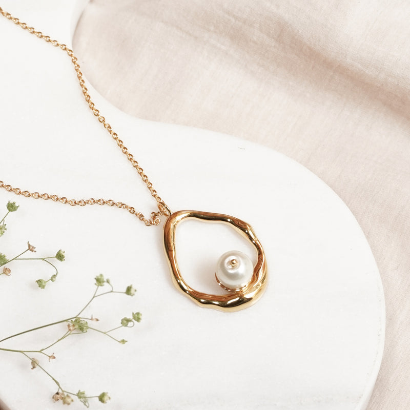 The Precious Pearl Pendant Necklace