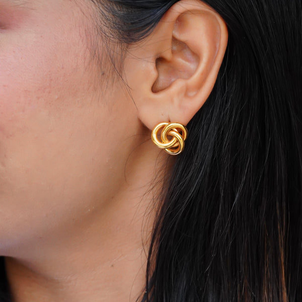 The Intertwined Golden Studs