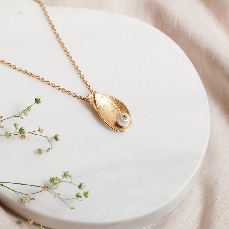 The Gold Pearl Leaf Pendant Necklace