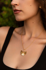 The Shining Gold Shell Pendant Necklace