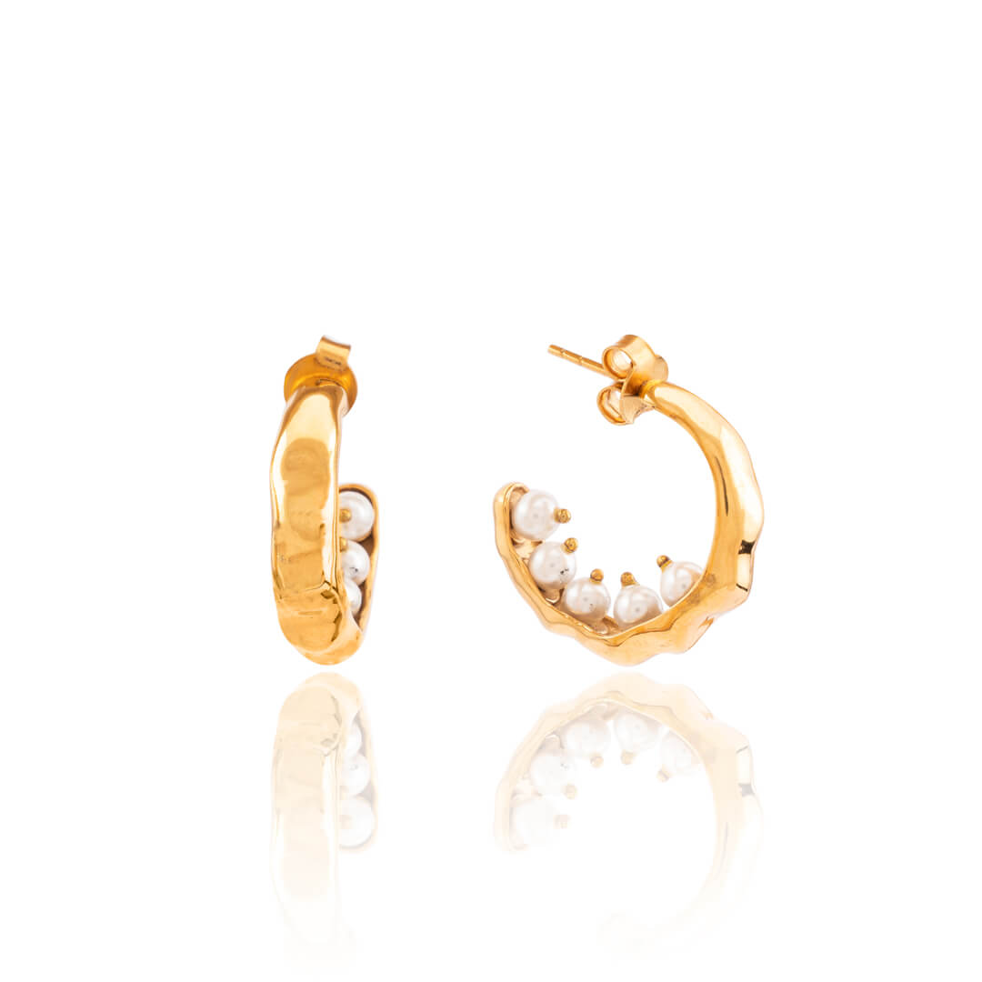 Pearls of gold hoops by miira